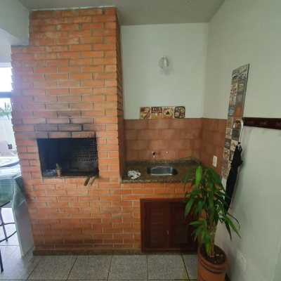 Casa Residencial com 349m², 6 quartos (sendo 2 suítes), 3 garagens, no bairro Carvoeira em Florianópolis