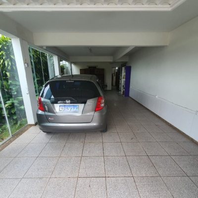 Casa Residencial com 349m², 6 quartos (sendo 2 suítes), 3 garagens, no bairro Carvoeira em Florianópolis