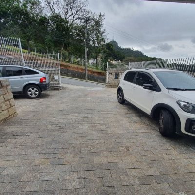 Casa Residencial com 349m², 6 quartos (sendo 2 suítes), 3 garagens, no bairro Carvoeira em Florianópolis