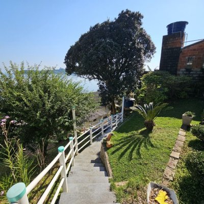 Casa Residencial com 150m², 3 quartos, 1 suíte, 2 garagens, no bairro Ribeirão Da Ilha em Florianópolis