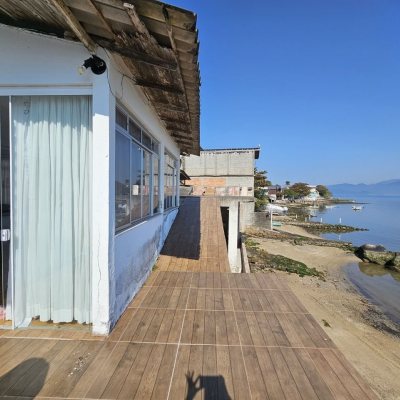 Casa Residencial com 150m², 3 quartos, 1 suíte, 2 garagens, no bairro Ribeirão Da Ilha em Florianópolis