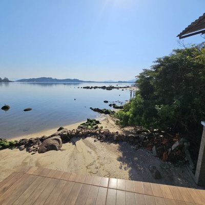 Casa Residencial com 150m², 3 quartos, 1 suíte, 2 garagens, no bairro Ribeirão Da Ilha em Florianópolis