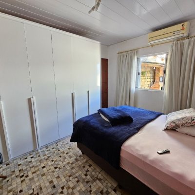 Casa Residencial com 150m², 3 quartos, 1 suíte, 2 garagens, no bairro Ribeirão Da Ilha em Florianópolis