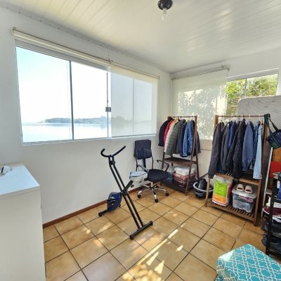 Casa Residencial com 150m², 3 quartos, 1 suíte, 2 garagens, no bairro Ribeirão Da Ilha em Florianópolis