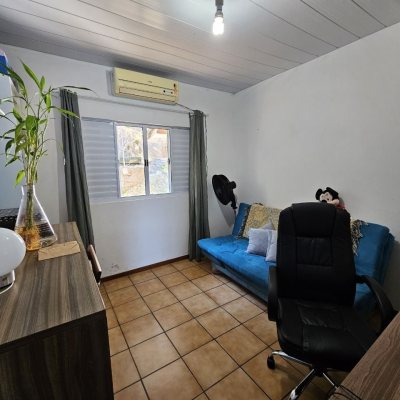 Casa Residencial com 150m², 3 quartos, 1 suíte, 2 garagens, no bairro Ribeirão Da Ilha em Florianópolis