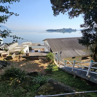 Casa Residencial com 150m², 3 quartos, 1 suíte, 2 garagens, no bairro Ribeirão Da Ilha em Florianópolis