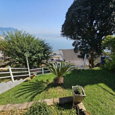 Casa Residencial com 150m², 3 quartos, 1 suíte, 2 garagens, no bairro Ribeirão Da Ilha em Florianópolis