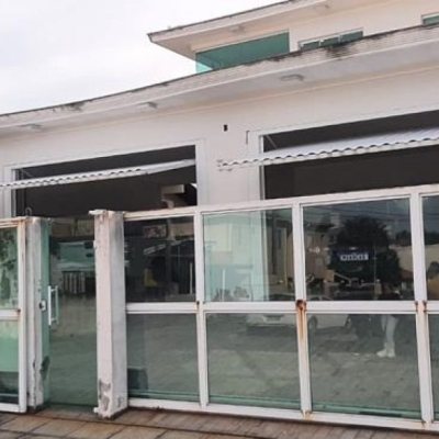 Casa Residencial com 300m², 4 quartos, 1 suíte, 3 garagens, no bairro Praia Comprida em São José