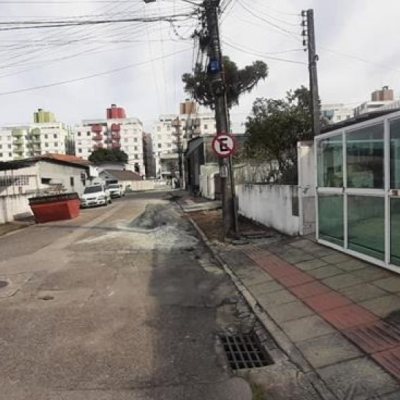 Casa Residencial com 300m², 4 quartos, 1 suíte, 3 garagens, no bairro Praia Comprida em São José