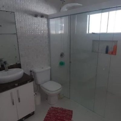 Casa Residencial com 300m², 4 quartos, 1 suíte, 3 garagens, no bairro Praia Comprida em São José