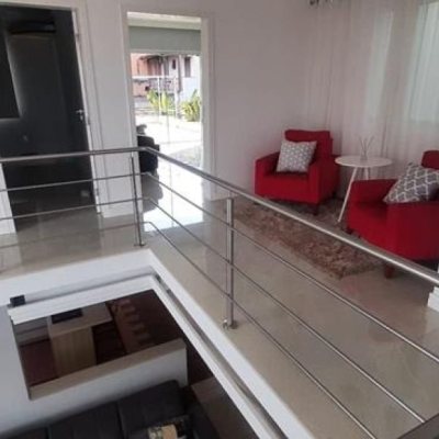 Casa Residencial com 300m², 4 quartos, 1 suíte, 3 garagens, no bairro Praia Comprida em São José