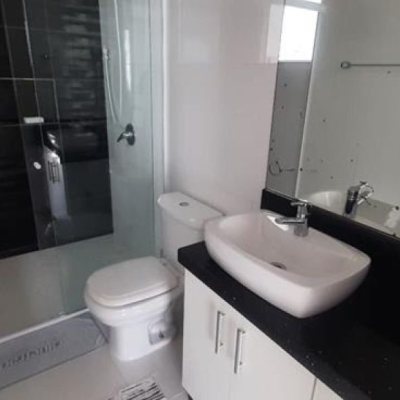 Casa Residencial com 300m², 4 quartos, 1 suíte, 3 garagens, no bairro Praia Comprida em São José