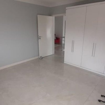 Casa Residencial com 300m², 4 quartos, 1 suíte, 3 garagens, no bairro Praia Comprida em São José
