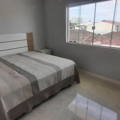 Casa Residencial com 300m², 4 quartos, 1 suíte, 3 garagens, no bairro Praia Comprida em São José