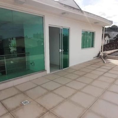 Casa Residencial com 300m², 4 quartos, 1 suíte, 3 garagens, no bairro Praia Comprida em São José