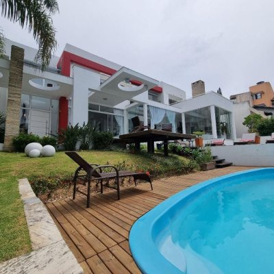 Casa Comercial com 450m², 5 garagens, no bairro Centro em Florianópolis