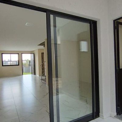 Casa Residencial com 117m², 2 quartos, 1 suíte, 2 garagens, no bairro Campeche em Florianópolis