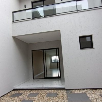 Casa Residencial com 117m², 2 quartos, 1 suíte, 2 garagens, no bairro Campeche em Florianópolis