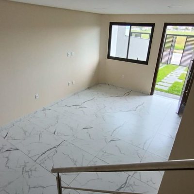 Casa Residencial com 117m², 2 quartos, 1 suíte, 2 garagens, no bairro Campeche em Florianópolis