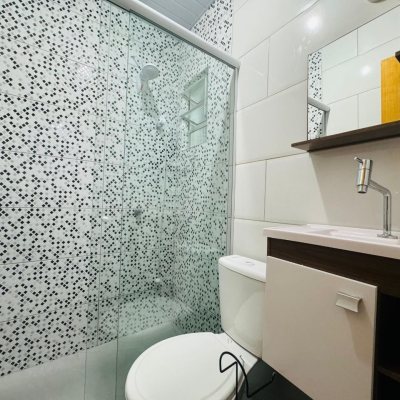 Pousada com 261m², 7 quartos, 1 suíte, 3 garagens, no bairro Tapera da Base em Florianópolis