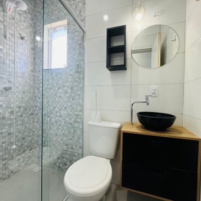 Pousada com 261m², 7 quartos, 1 suíte, 3 garagens, no bairro Tapera da Base em Florianópolis