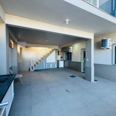 Pousada com 261m², 7 quartos, 1 suíte, 3 garagens, no bairro Tapera da Base em Florianópolis
