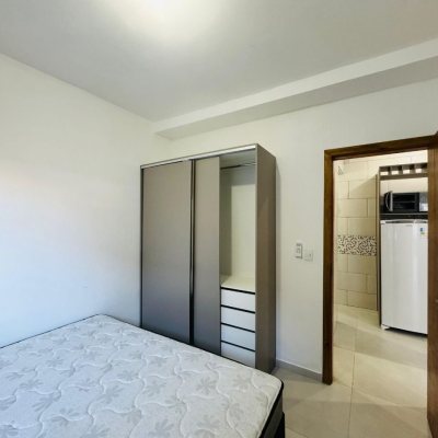 Pousada com 261m², 7 quartos, 1 suíte, 3 garagens, no bairro Tapera da Base em Florianópolis