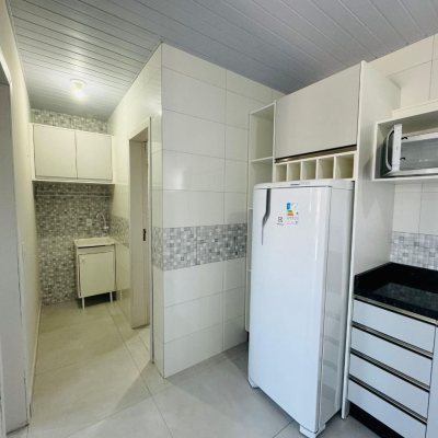 Pousada com 261m², 7 quartos, 1 suíte, 3 garagens, no bairro Tapera da Base em Florianópolis