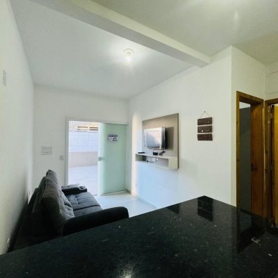 Pousada com 261m², 7 quartos, 1 suíte, 3 garagens, no bairro Tapera da Base em Florianópolis