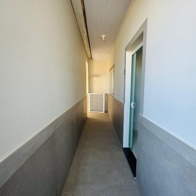 Pousada com 261m², 7 quartos, 1 suíte, 3 garagens, no bairro Tapera da Base em Florianópolis