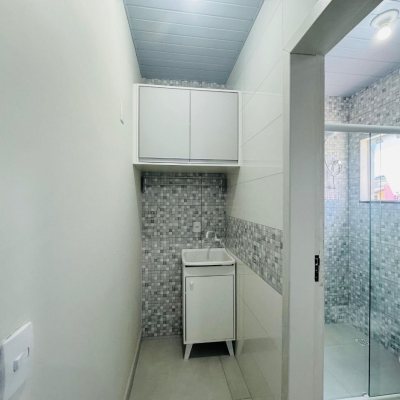 Pousada com 261m², 7 quartos, 1 suíte, 3 garagens, no bairro Tapera da Base em Florianópolis