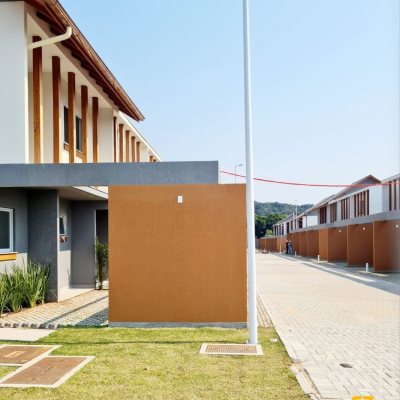 Casa em Condomínio com 78m², 2 quartos, 2 suítes, 2 garagens, no bairro Morro das Pedras em Florianópolis