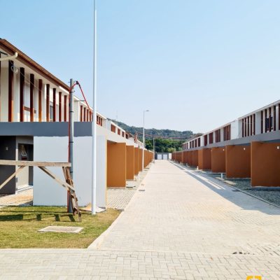 Casa em Condomínio com 78m², 2 quartos, 2 suítes, 2 garagens, no bairro Morro das Pedras em Florianópolis
