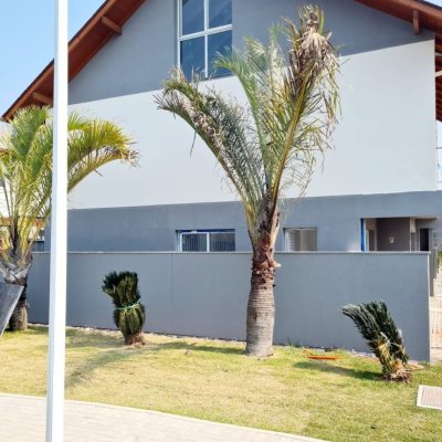 Casa em Condomínio com 78m², 2 quartos, 2 suítes, 2 garagens, no bairro Morro das Pedras em Florianópolis