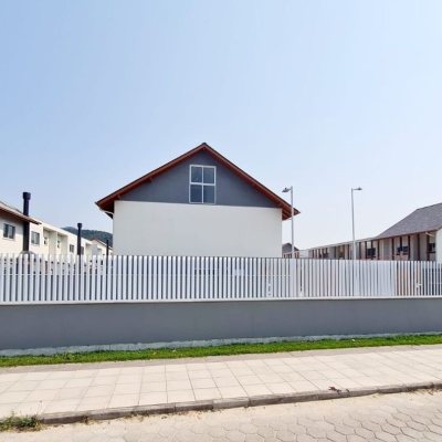 Casa em Condomínio com 78m², 2 quartos, 2 suítes, 2 garagens, no bairro Morro das Pedras em Florianópolis