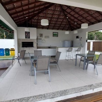 Casa em Condomínio com 78m², 2 quartos, 2 suítes, 2 garagens, no bairro Morro das Pedras em Florianópolis