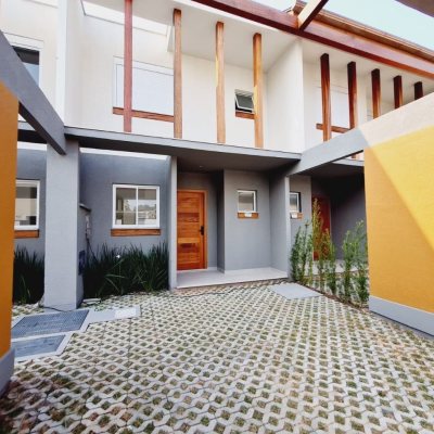 Casa em Condomínio com 78m², 2 quartos, 2 suítes, 2 garagens, no bairro Morro das Pedras em Florianópolis