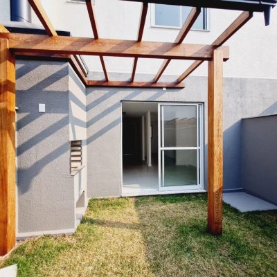 Casa em Condomínio com 78m², 2 quartos, 2 suítes, 2 garagens, no bairro Morro das Pedras em Florianópolis