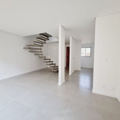 Casa em Condomínio com 78m², 2 quartos, 2 suítes, 2 garagens, no bairro Morro das Pedras em Florianópolis