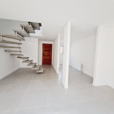 Casa em Condomínio com 78m², 2 quartos, 2 suítes, 2 garagens, no bairro Morro das Pedras em Florianópolis