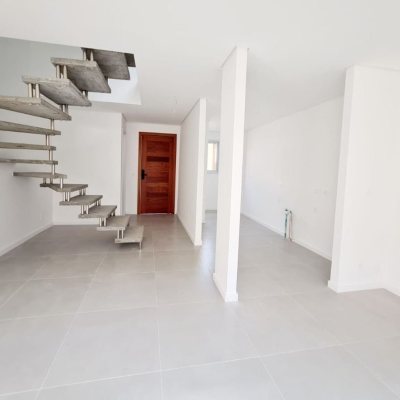 Casa em Condomínio com 78m², 2 quartos, 2 suítes, 2 garagens, no bairro Morro das Pedras em Florianópolis