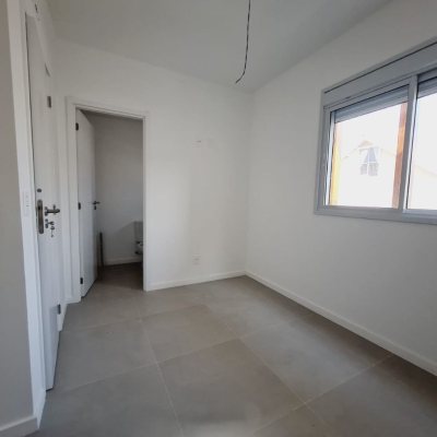 Casa em Condomínio com 78m², 2 quartos, 2 suítes, 2 garagens, no bairro Morro das Pedras em Florianópolis