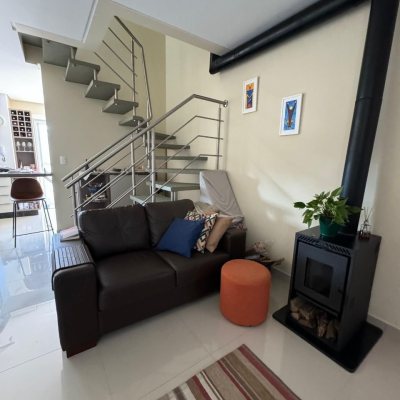 Casa em Condomínio com 115m², 3 quartos, 1 suíte, 1 garagem, no bairro Ribeirão Da Ilha em Florianópolis