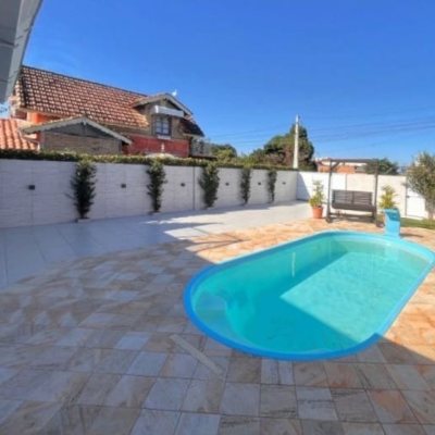 Casa Residencial com 420m², 3 quartos, 3 suítes, 2 garagens, no bairro São João Do Rio Vermelho em Florianópolis