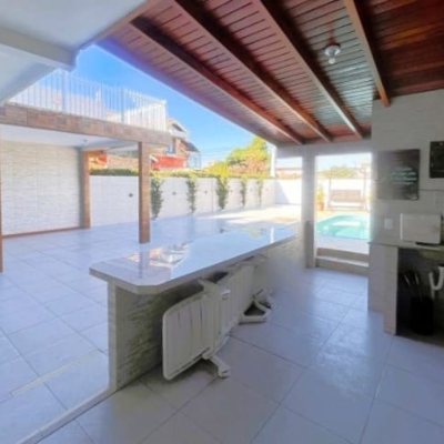 Casa Residencial com 420m², 3 quartos, 3 suítes, 2 garagens, no bairro São João Do Rio Vermelho em Florianópolis