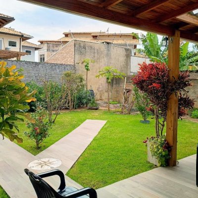 Casa Residencial com 420m², 3 quartos, 3 suítes, 2 garagens, no bairro São João Do Rio Vermelho em Florianópolis