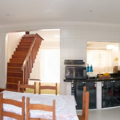 Casa Residencial com 420m², 3 quartos, 3 suítes, 2 garagens, no bairro São João Do Rio Vermelho em Florianópolis