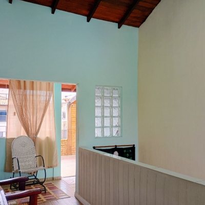 Casa Residencial com 420m², 3 quartos, 3 suítes, 2 garagens, no bairro São João Do Rio Vermelho em Florianópolis