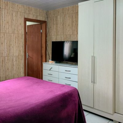 Casa Residencial com 420m², 3 quartos, 3 suítes, 2 garagens, no bairro São João Do Rio Vermelho em Florianópolis