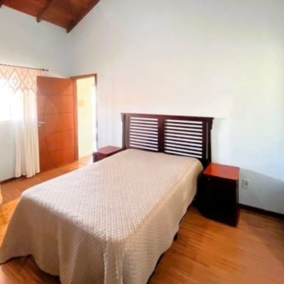 Casa Residencial com 420m², 3 quartos, 3 suítes, 2 garagens, no bairro São João Do Rio Vermelho em Florianópolis